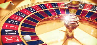 Myanmar ဘောလုံးပွဲကြည့်ရင်း Online Bet ချနေသော မြင်ကွင်း